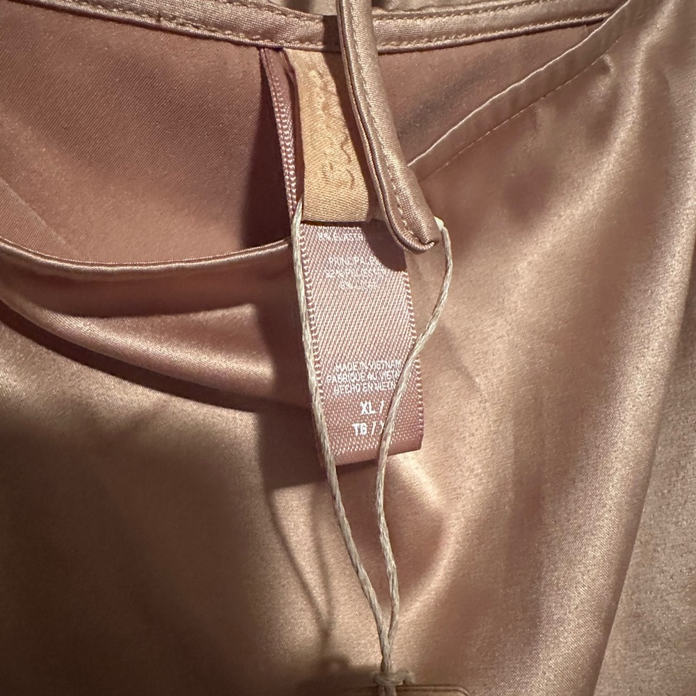 NWT Skims hotel shine sleep set pajamas tank and shorts - gold XL - Picture 7 of 9